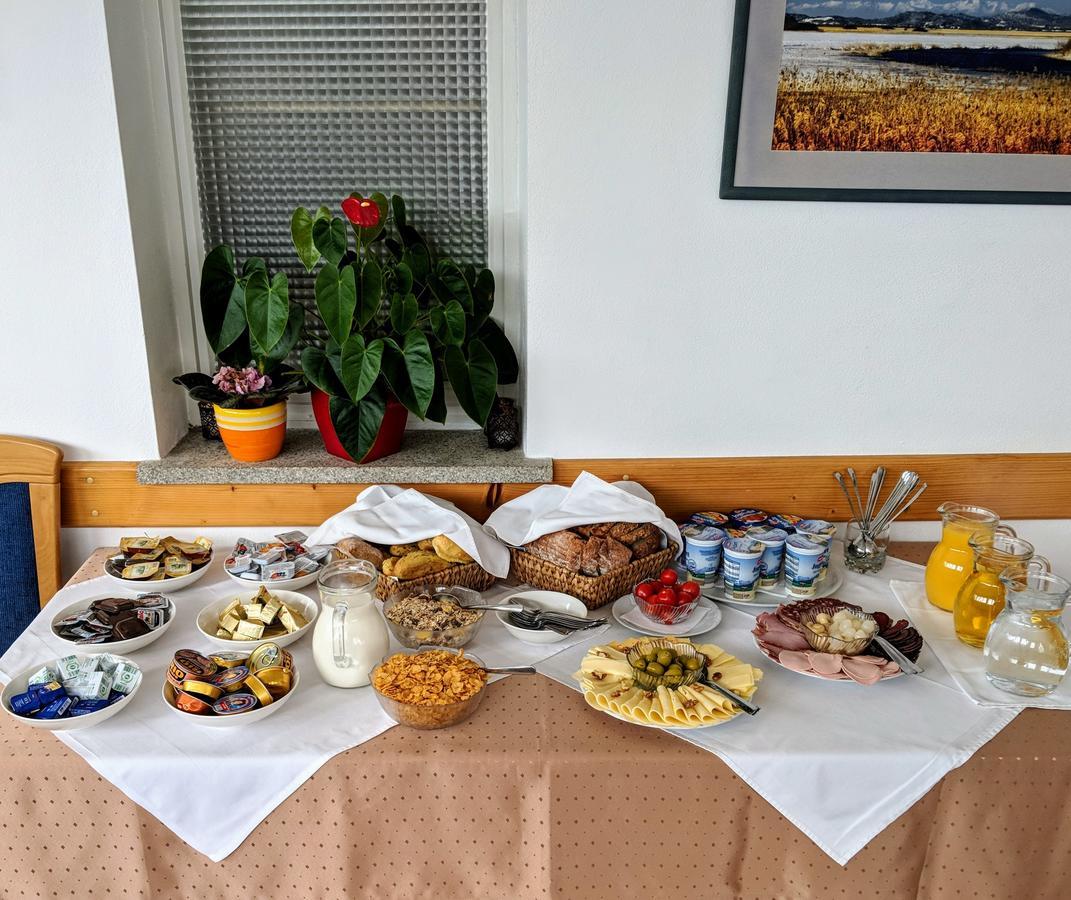 Guesthouse & Apartments Pri Stani Zerovnica Eksteriør bilde