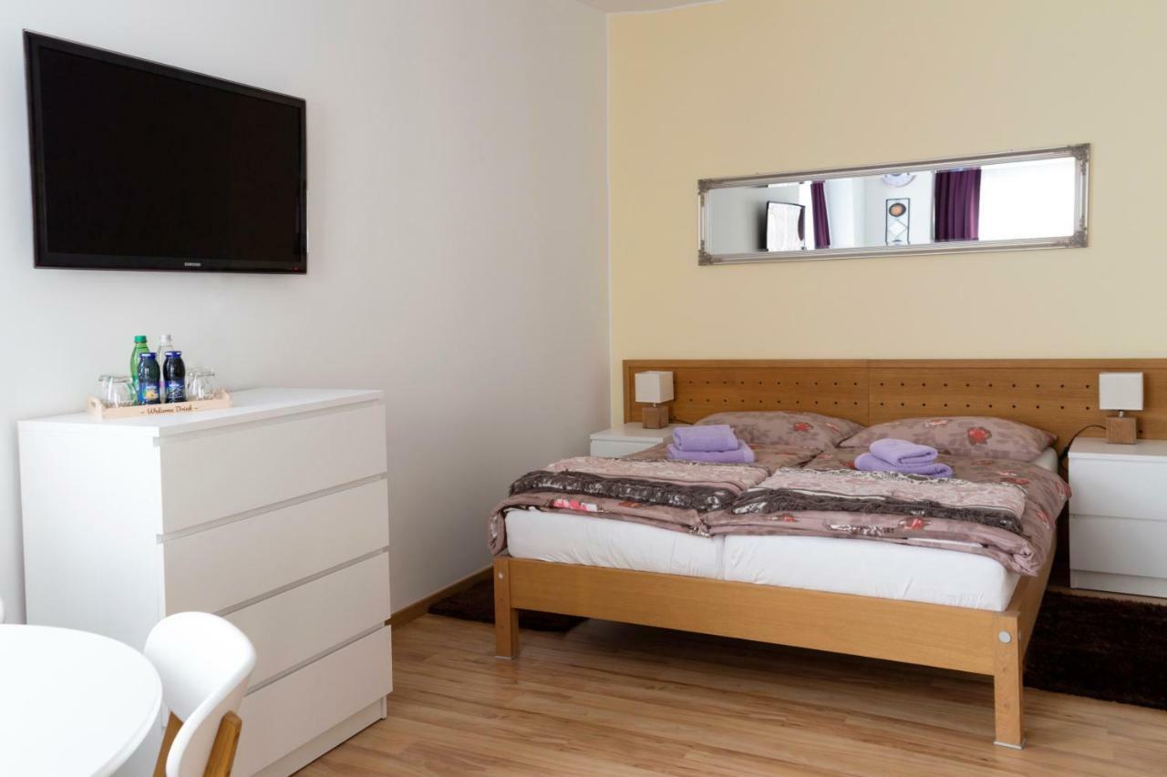 Guesthouse & Apartments Pri Stani Zerovnica Eksteriør bilde