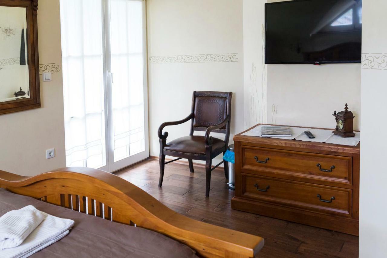 Guesthouse & Apartments Pri Stani Zerovnica Eksteriør bilde