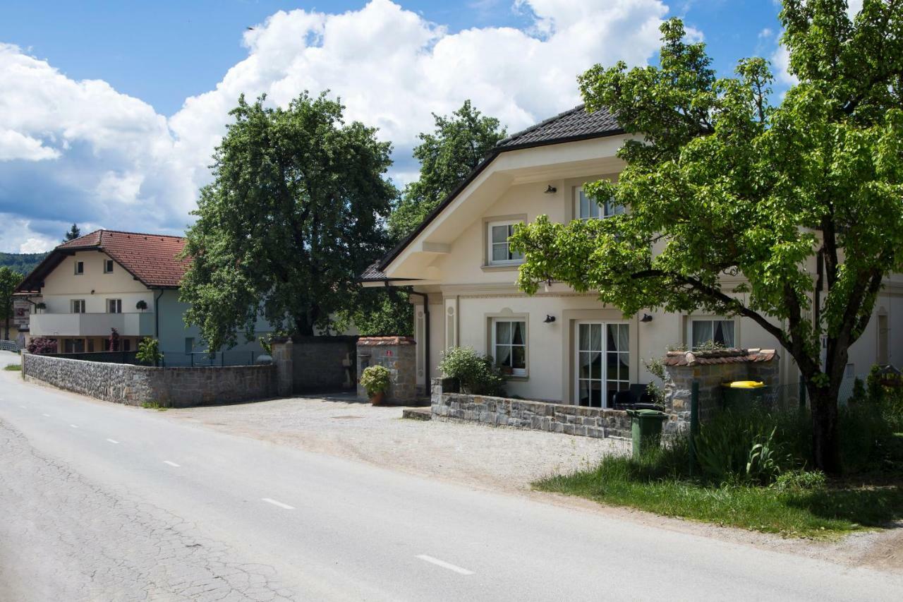 Guesthouse & Apartments Pri Stani Zerovnica Eksteriør bilde